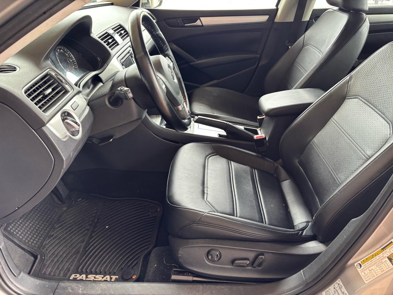 Volkswagen Passat 4dr Sdn 2.5L Auto SE PZEV 2012