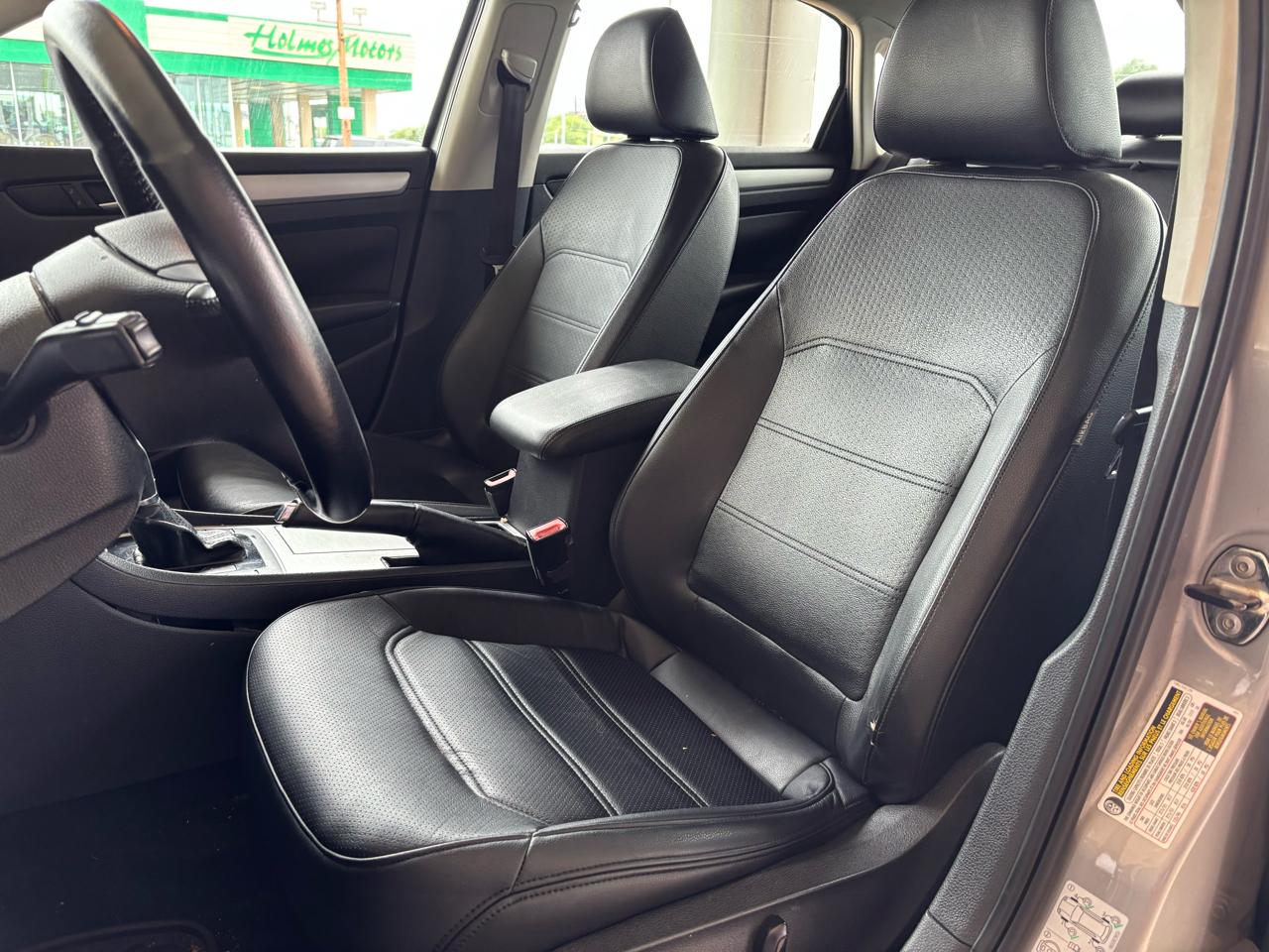 Volkswagen Passat 4dr Sdn 2.5L Auto SE PZEV 2012