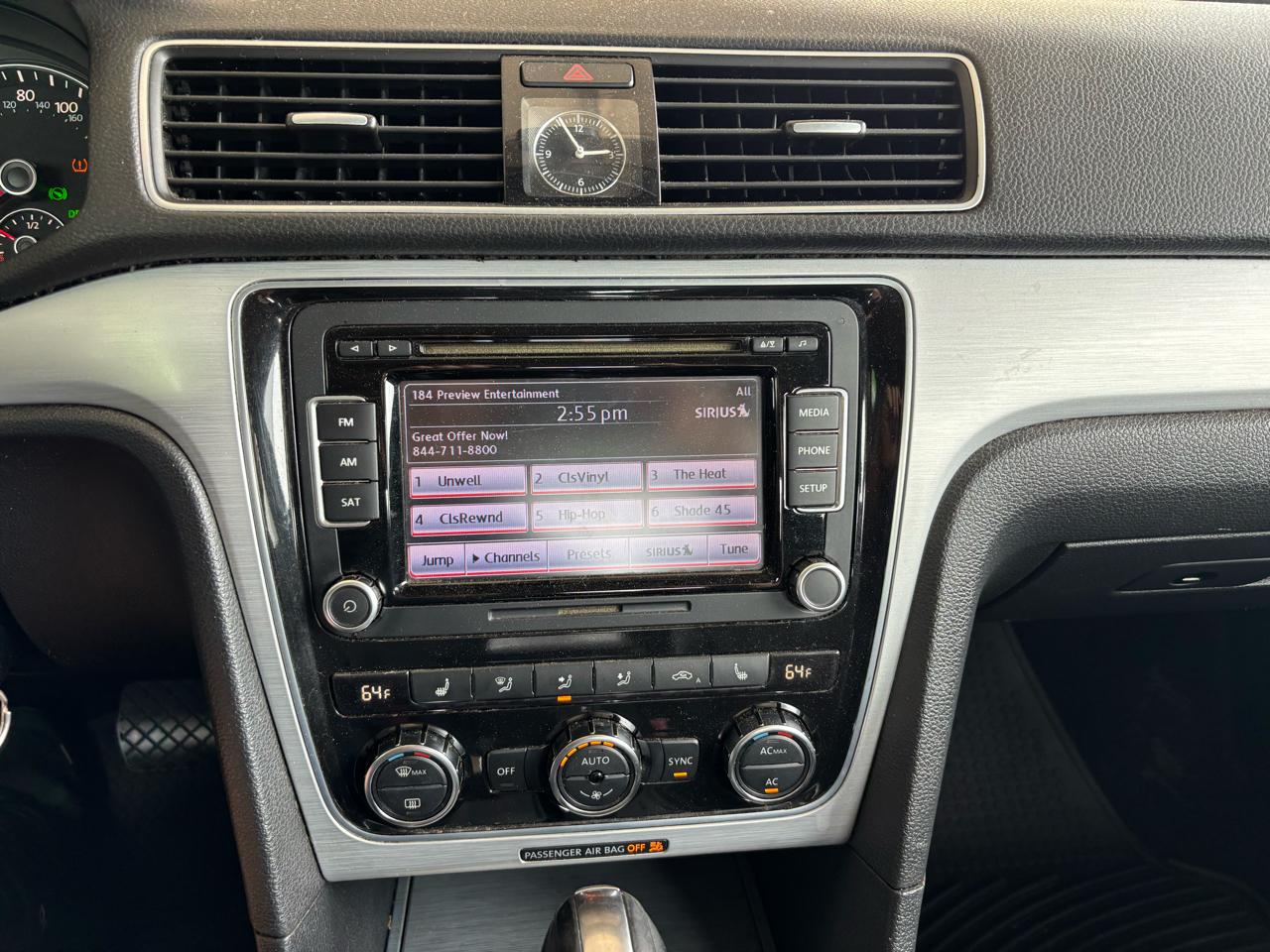Volkswagen Passat 4dr Sdn 2.5L Auto SE PZEV 2012