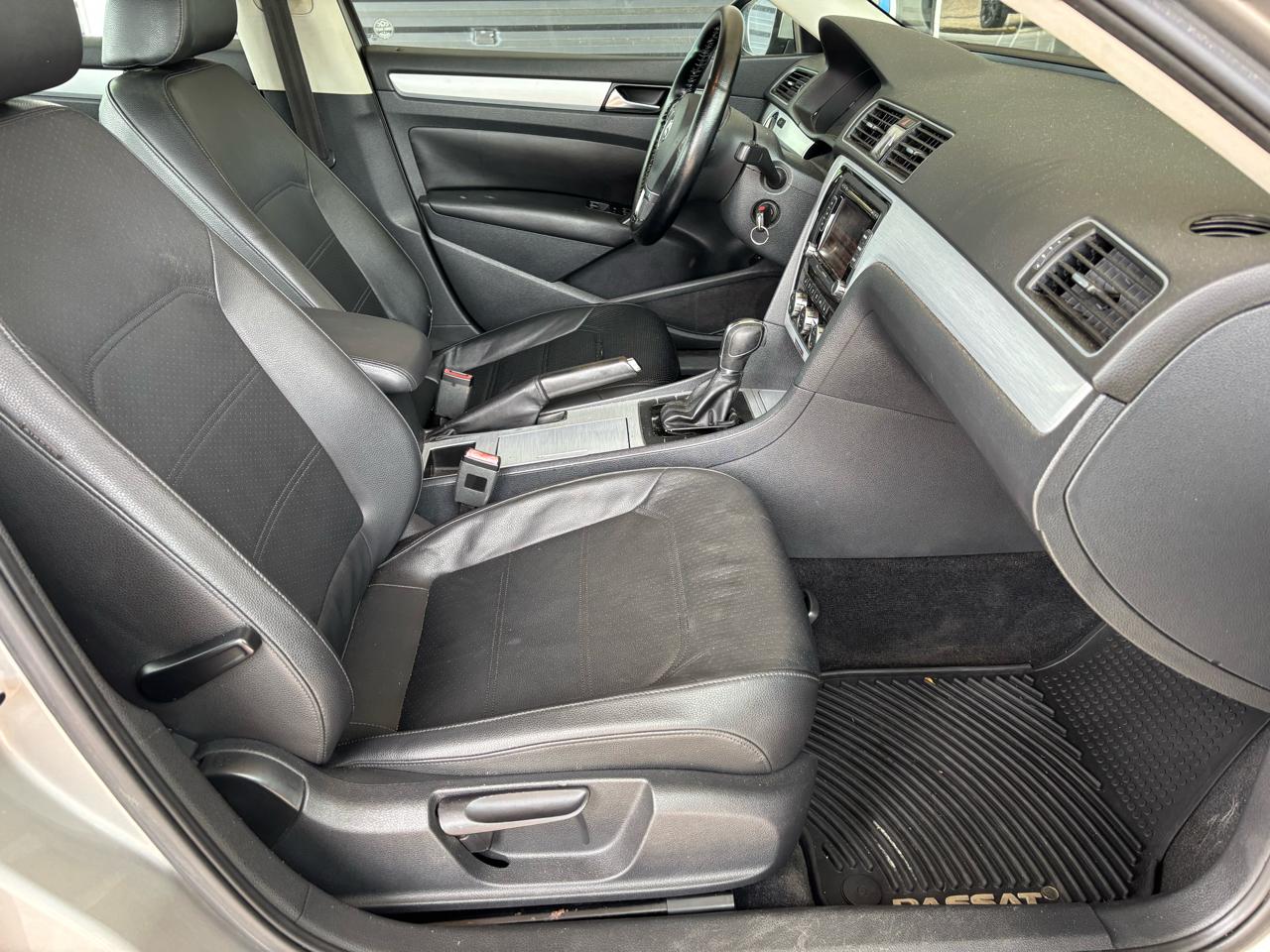 Volkswagen Passat 4dr Sdn 2.5L Auto SE PZEV 2012