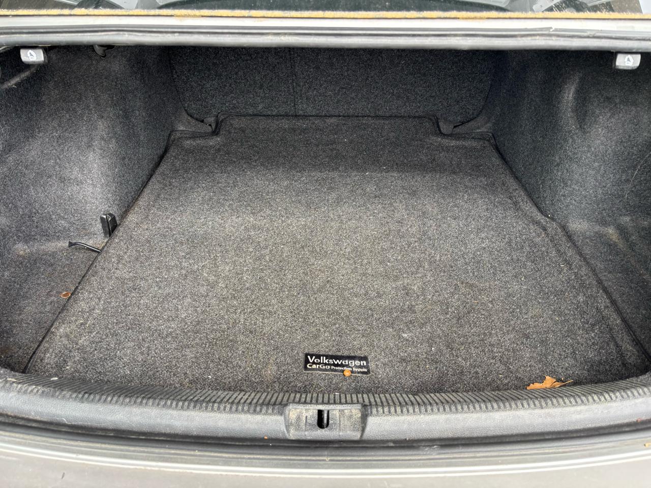 Volkswagen Passat 4dr Sdn 2.5L Auto SE PZEV 2012