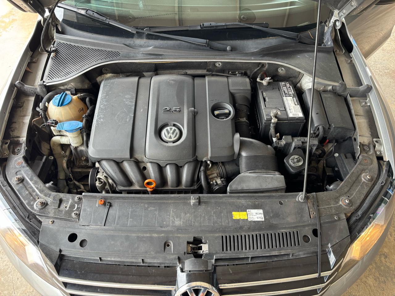 Volkswagen Passat 4dr Sdn 2.5L Auto SE PZEV 2012