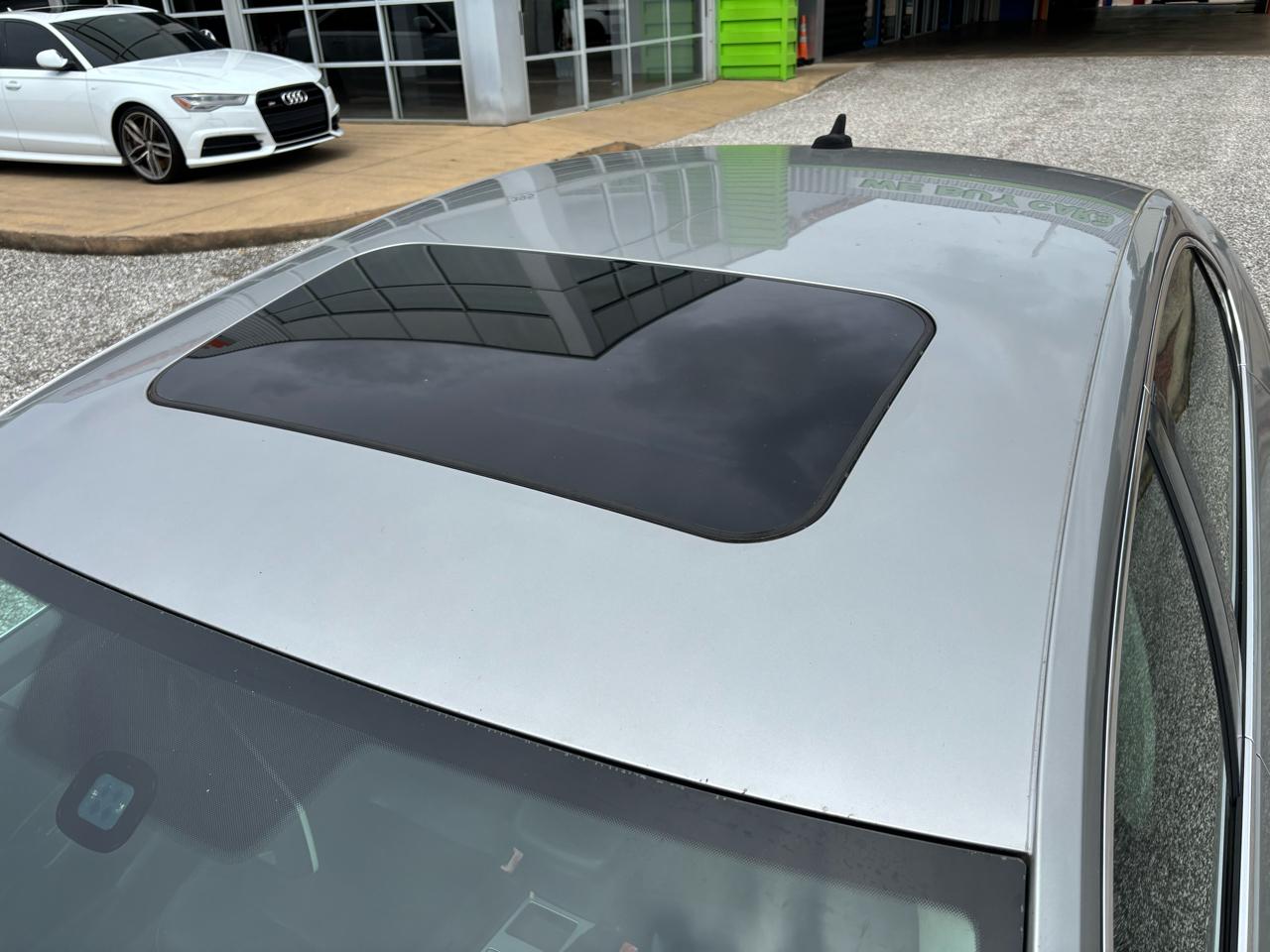 Volkswagen Passat 4dr Sdn 2.5L Auto SE PZEV 2012