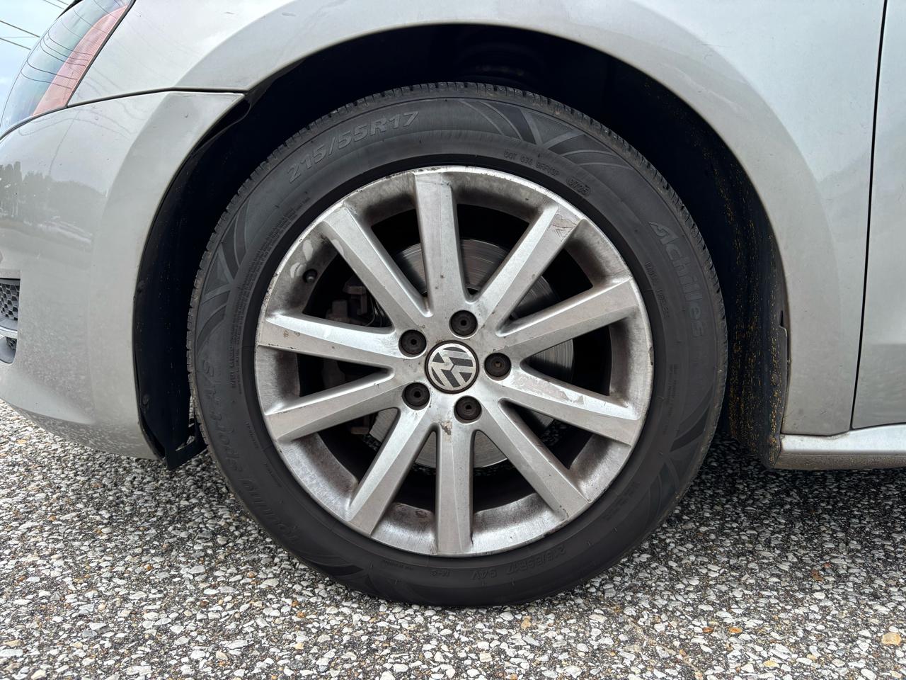 Volkswagen Passat 4dr Sdn 2.5L Auto SE PZEV 2012