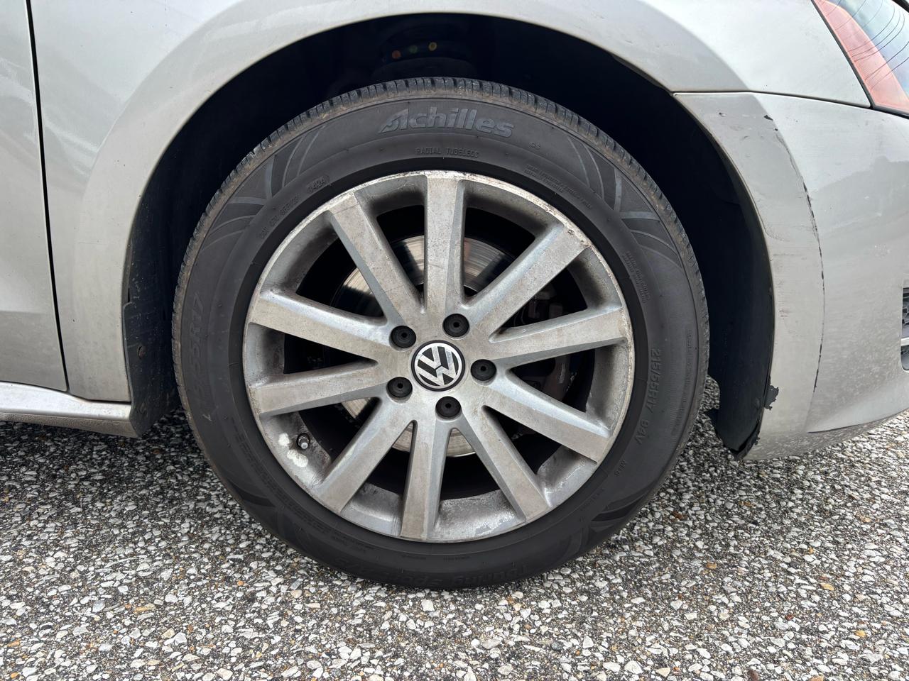 Volkswagen Passat 4dr Sdn 2.5L Auto SE PZEV 2012