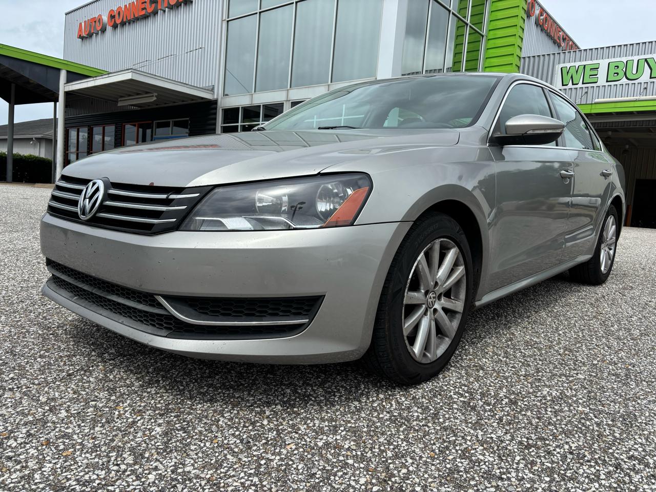 Volkswagen Passat 4dr Sdn 2.5L Auto SE PZEV 2012