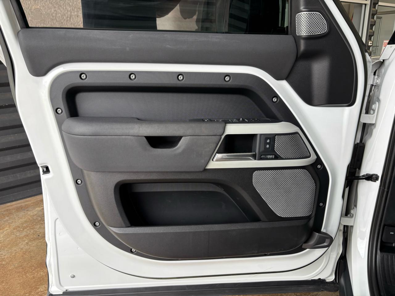 Land Rover Defender 130 X-Dynamic SE AWD 2023