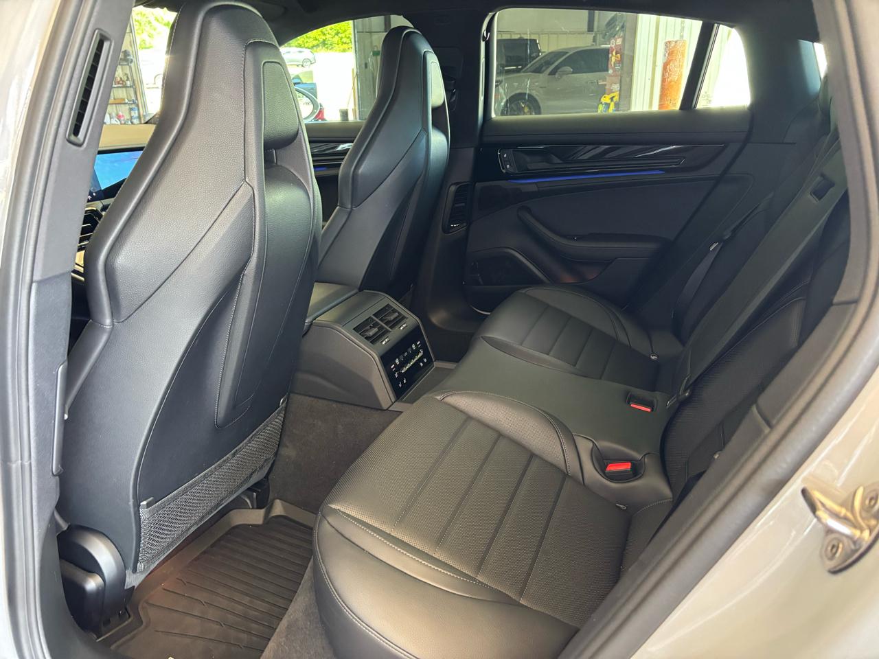 Porsche Panamera 4 AWD 2025