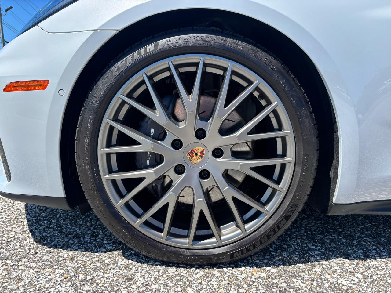 Porsche Panamera 4 AWD 2025