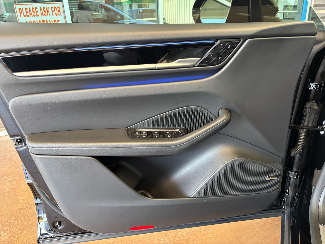 Porsche Macan Electric RWD 2025