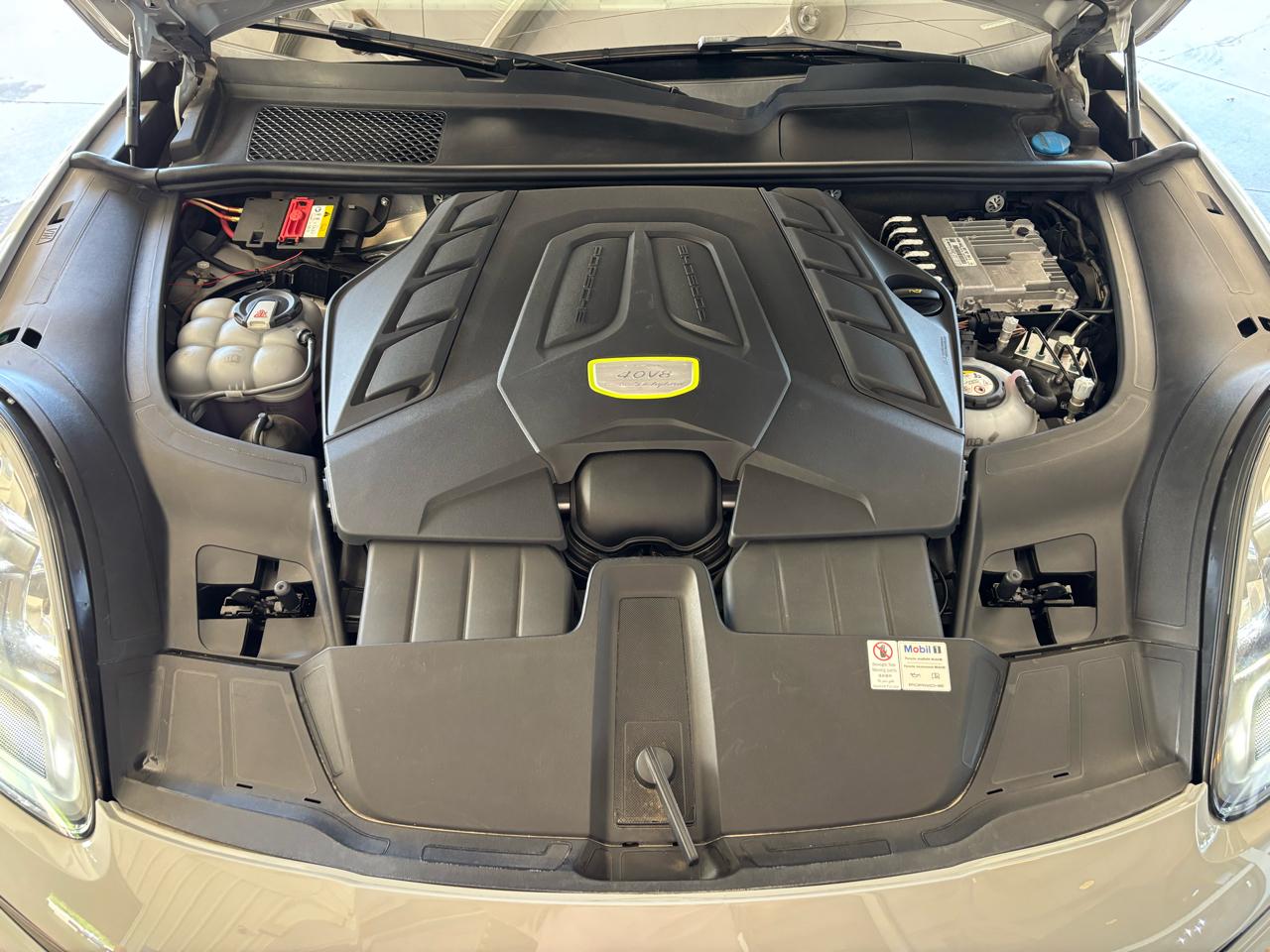 Porsche Cayenne Turbo S E-Hybrid AWD 2020