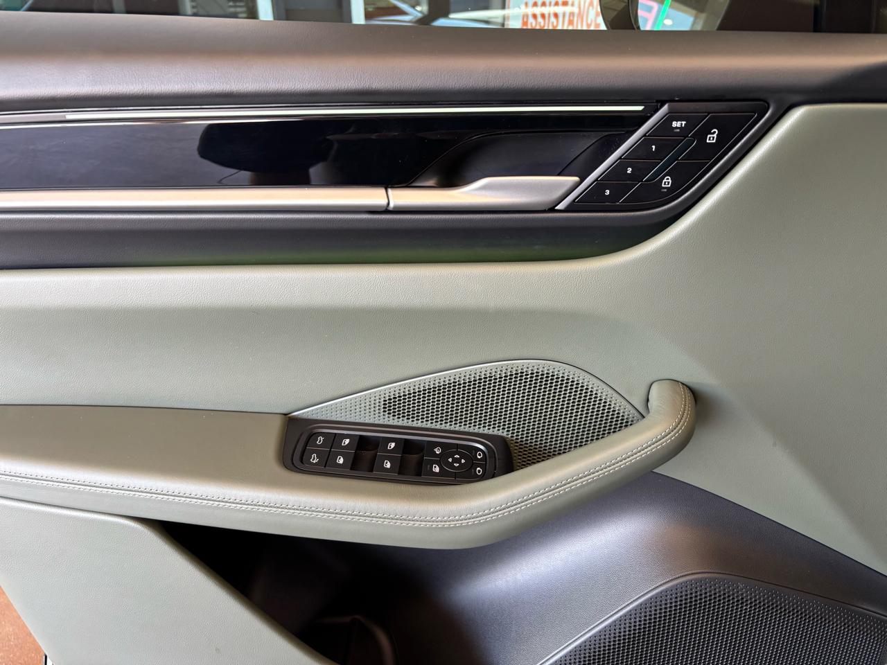 Porsche Macan Electric 4 AWD 2025