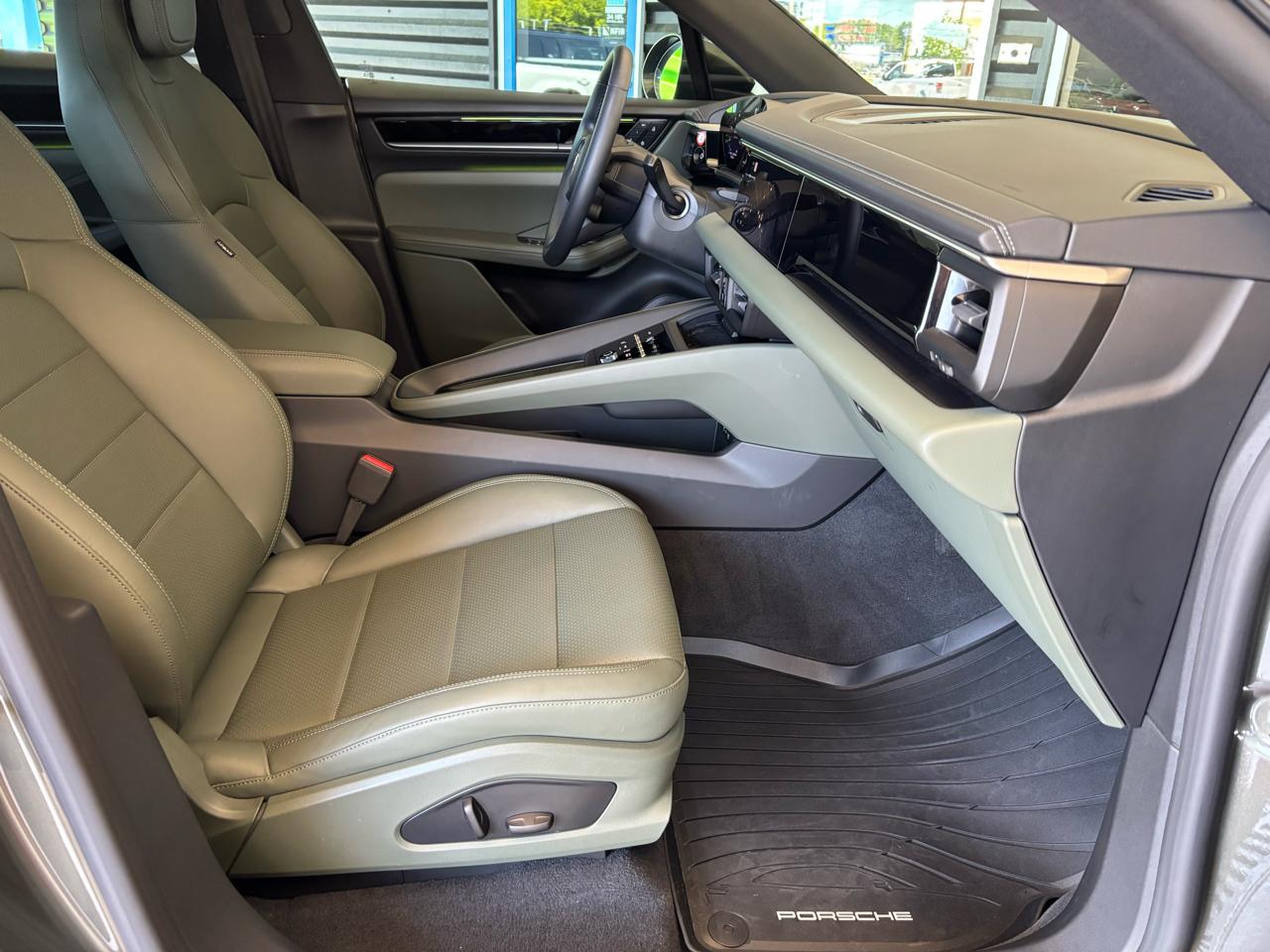 Porsche Macan Electric 4 AWD 2025