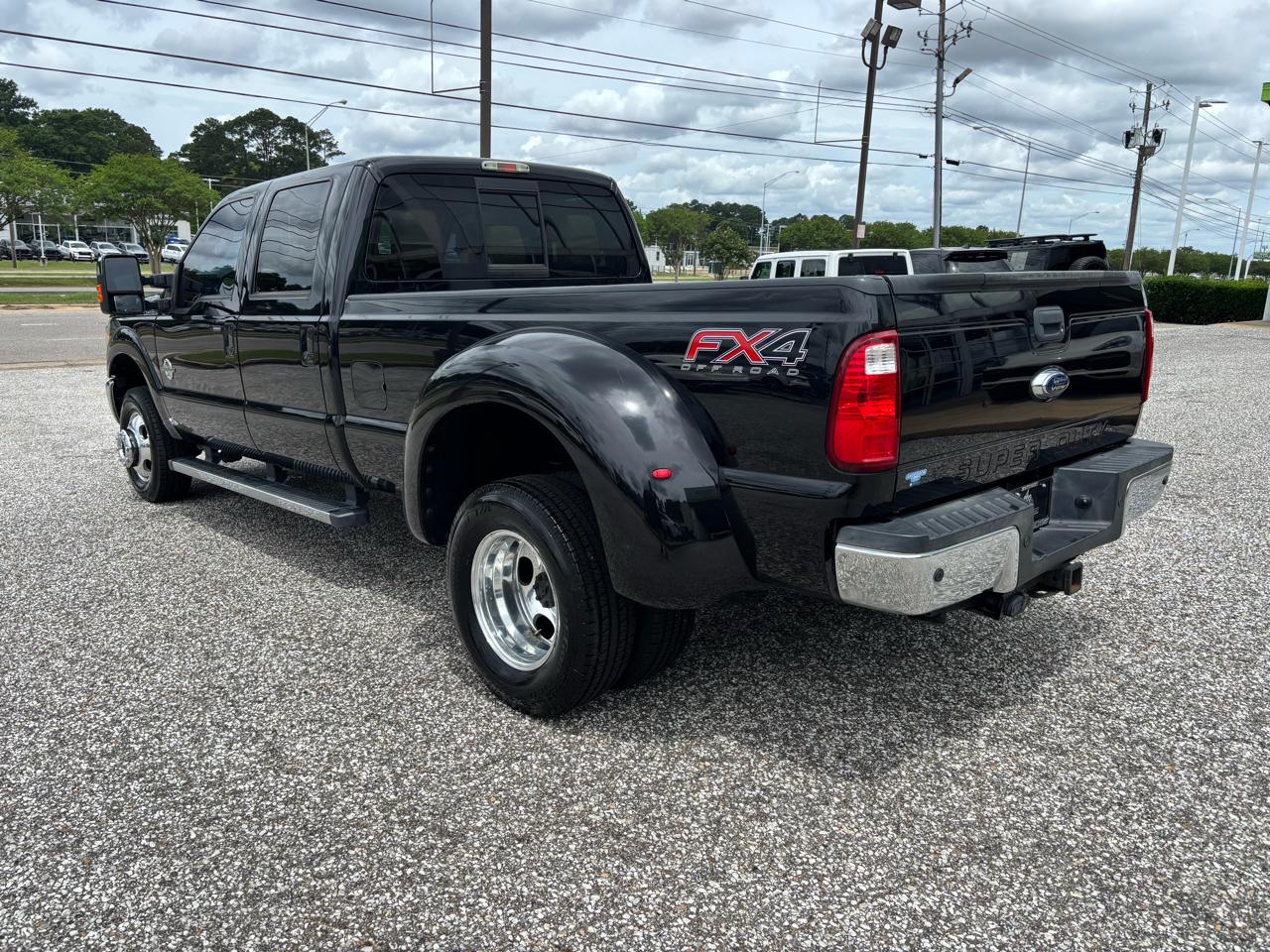 Ford Super Duty F-350 DRW 4WD Crew Cab 172" Lariat 2016