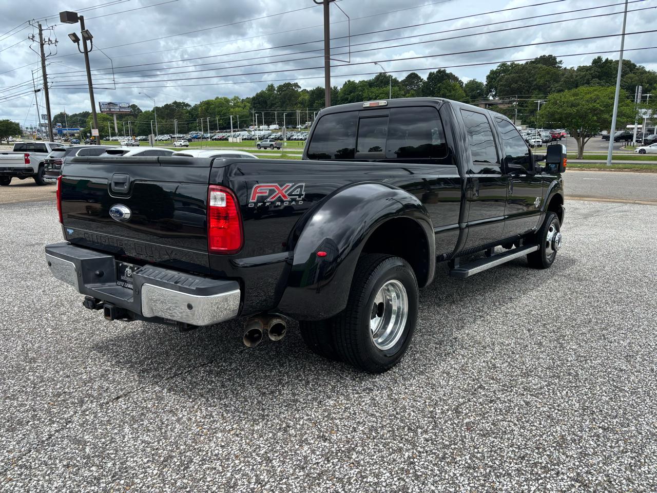 Ford Super Duty F-350 DRW 4WD Crew Cab 172" Lariat 2016