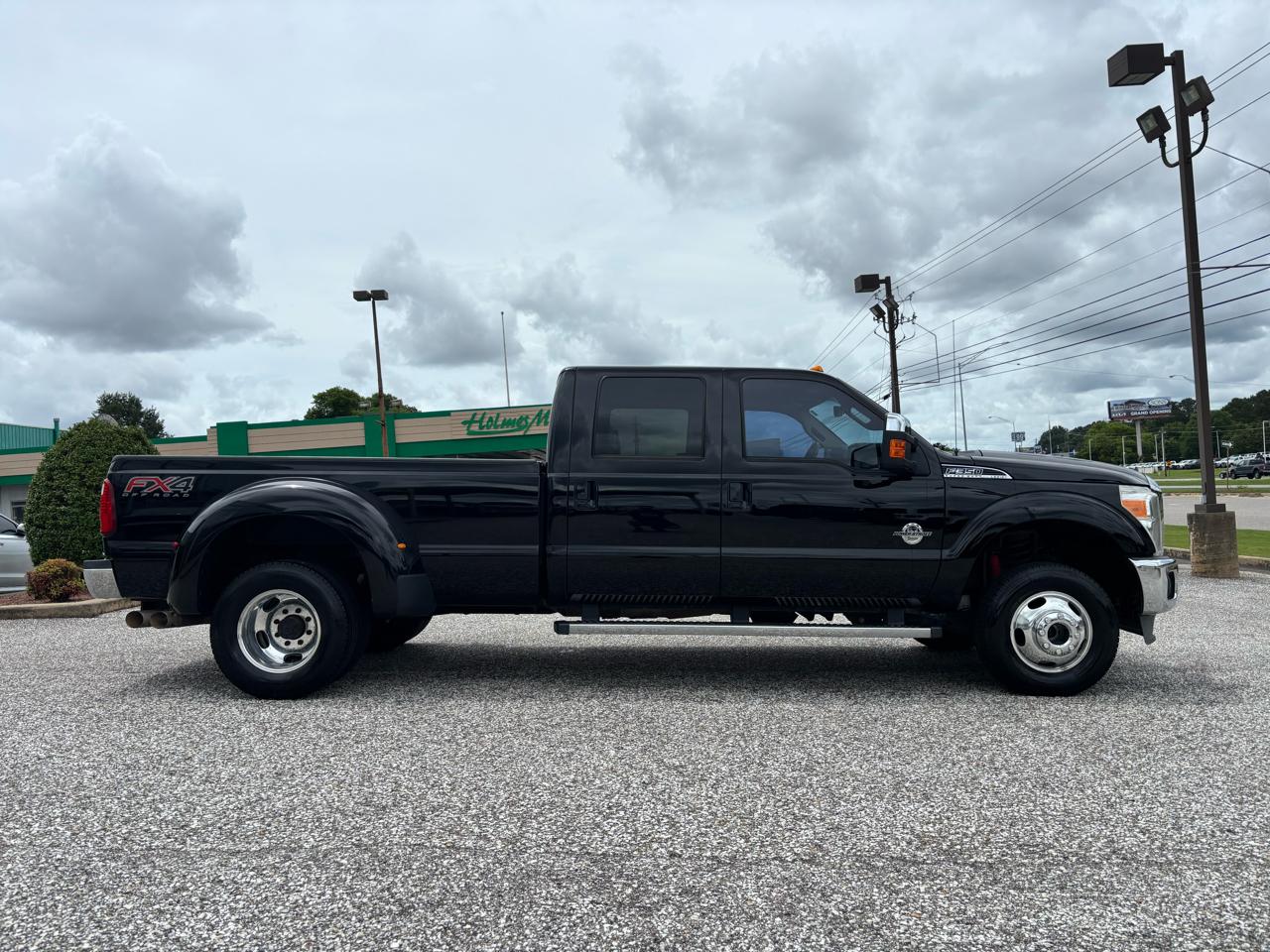 Ford Super Duty F-350 DRW 4WD Crew Cab 172" Lariat 2016