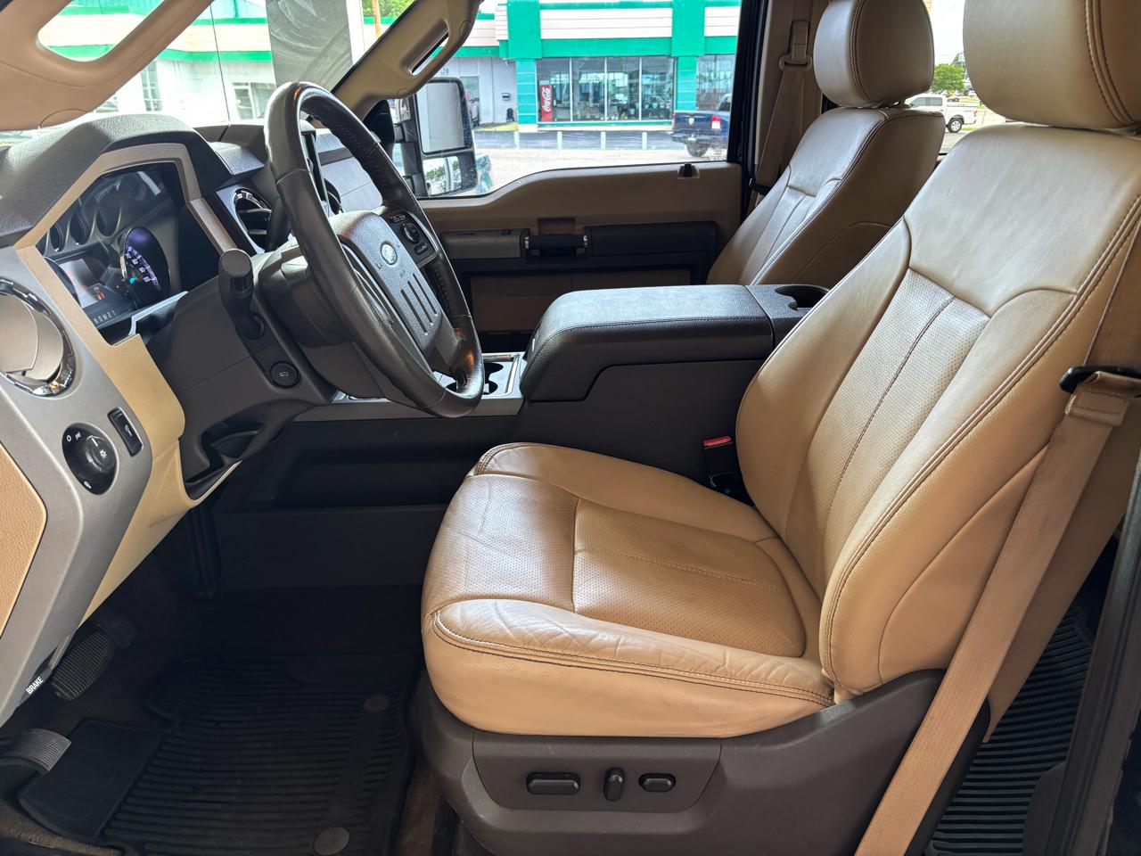 Ford Super Duty F-350 DRW 4WD Crew Cab 172" Lariat 2016