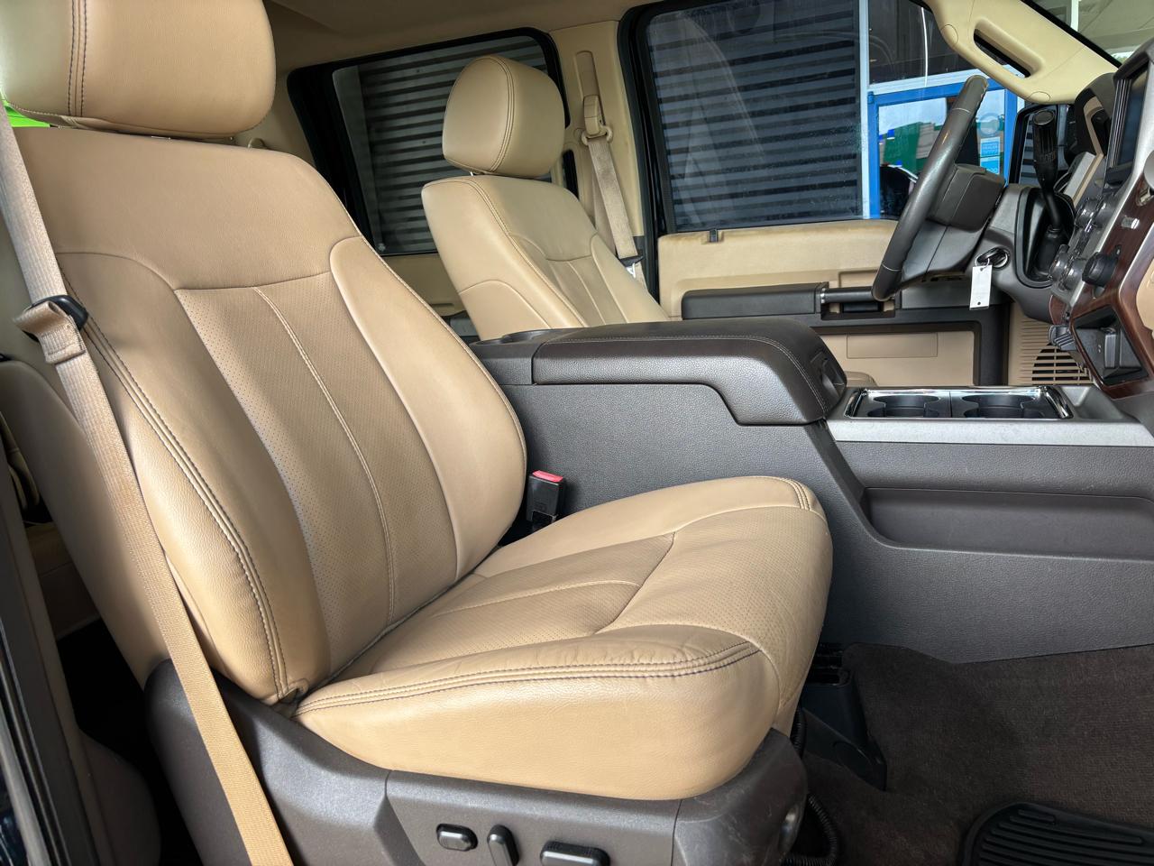 Ford Super Duty F-350 DRW 4WD Crew Cab 172" Lariat 2016
