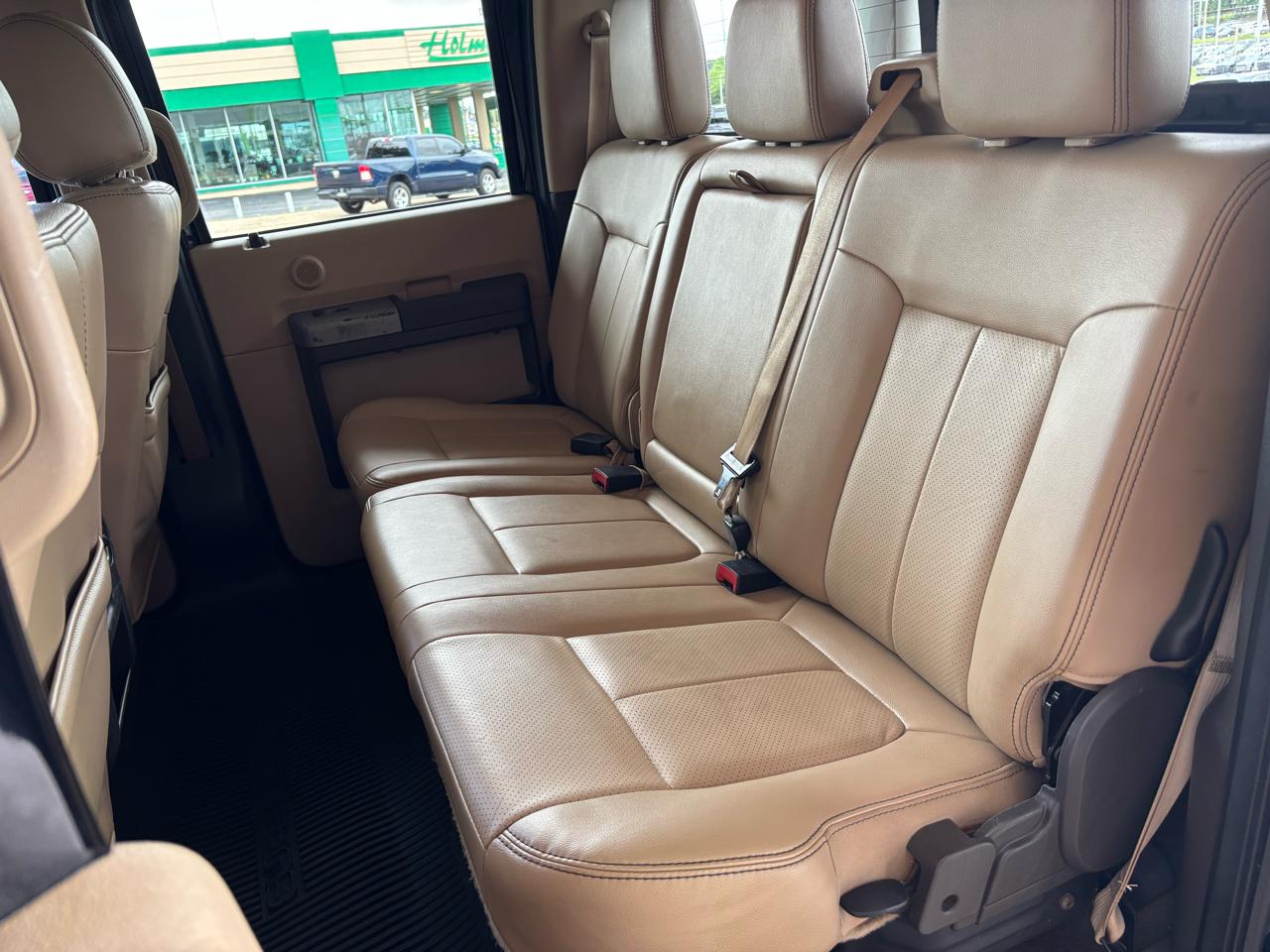 Ford Super Duty F-350 DRW 4WD Crew Cab 172" Lariat 2016