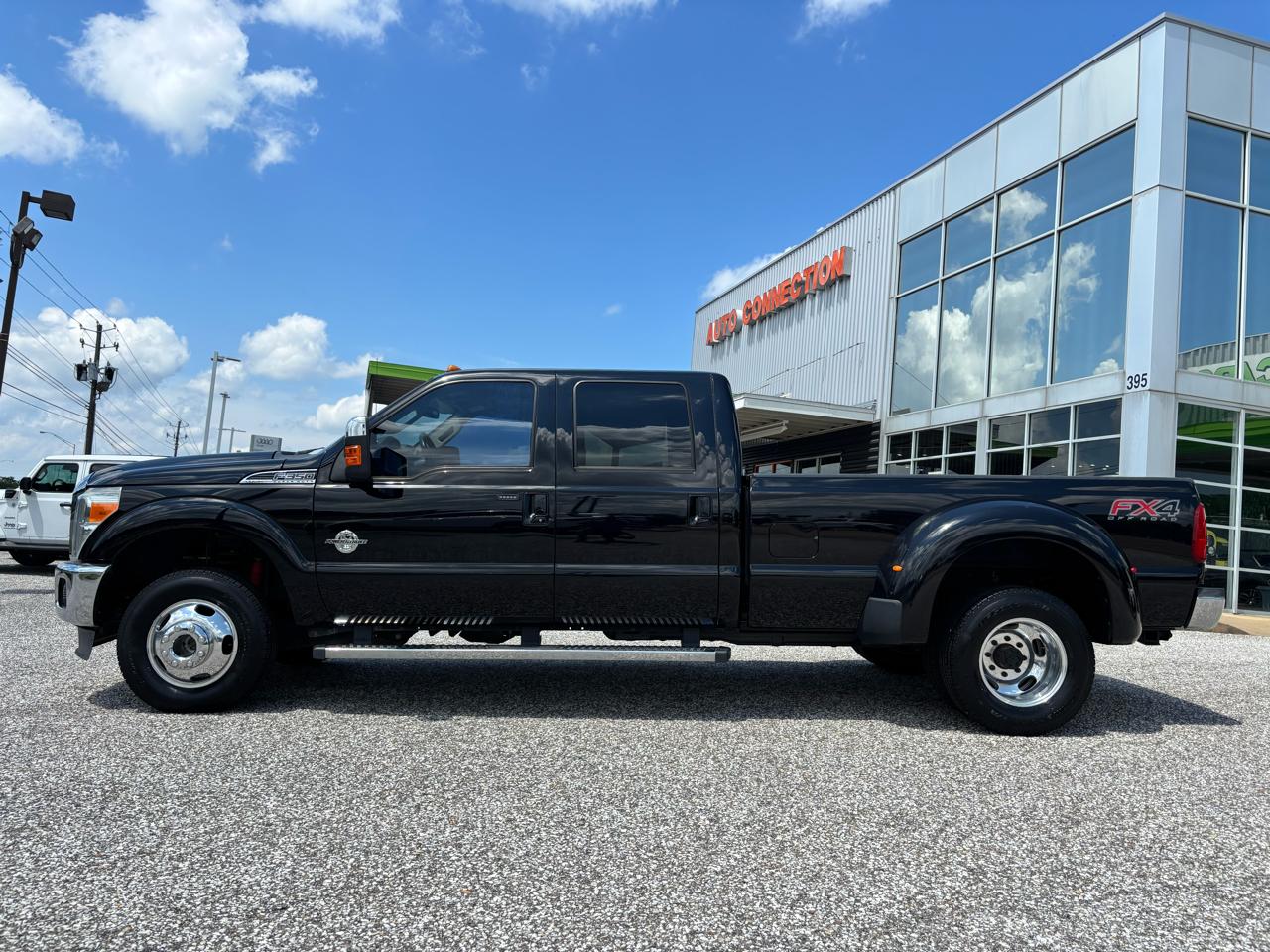 Ford Super Duty F-350 DRW 4WD Crew Cab 172" Lariat 2016
