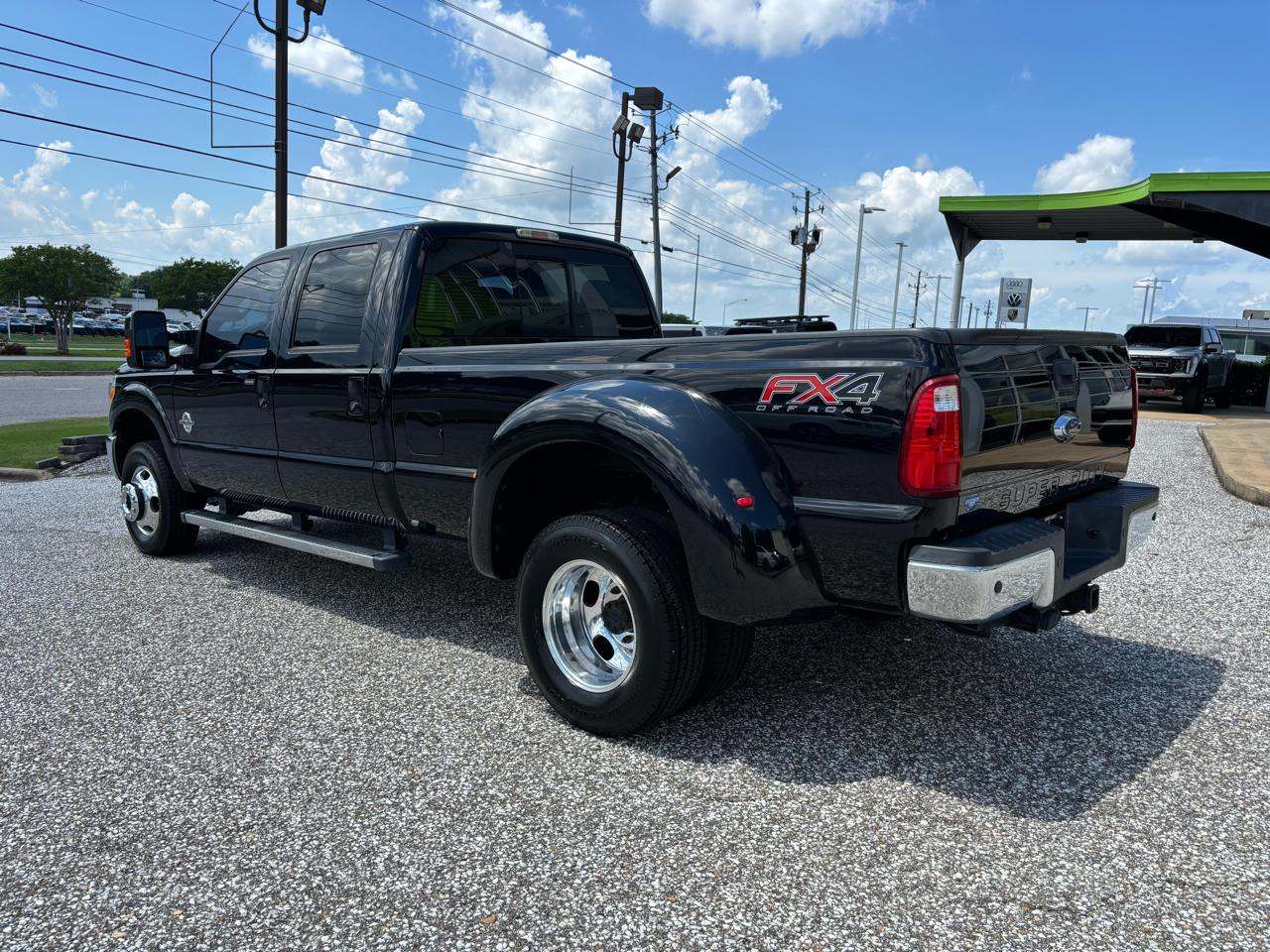 Ford Super Duty F-350 DRW 4WD Crew Cab 172" Lariat 2016