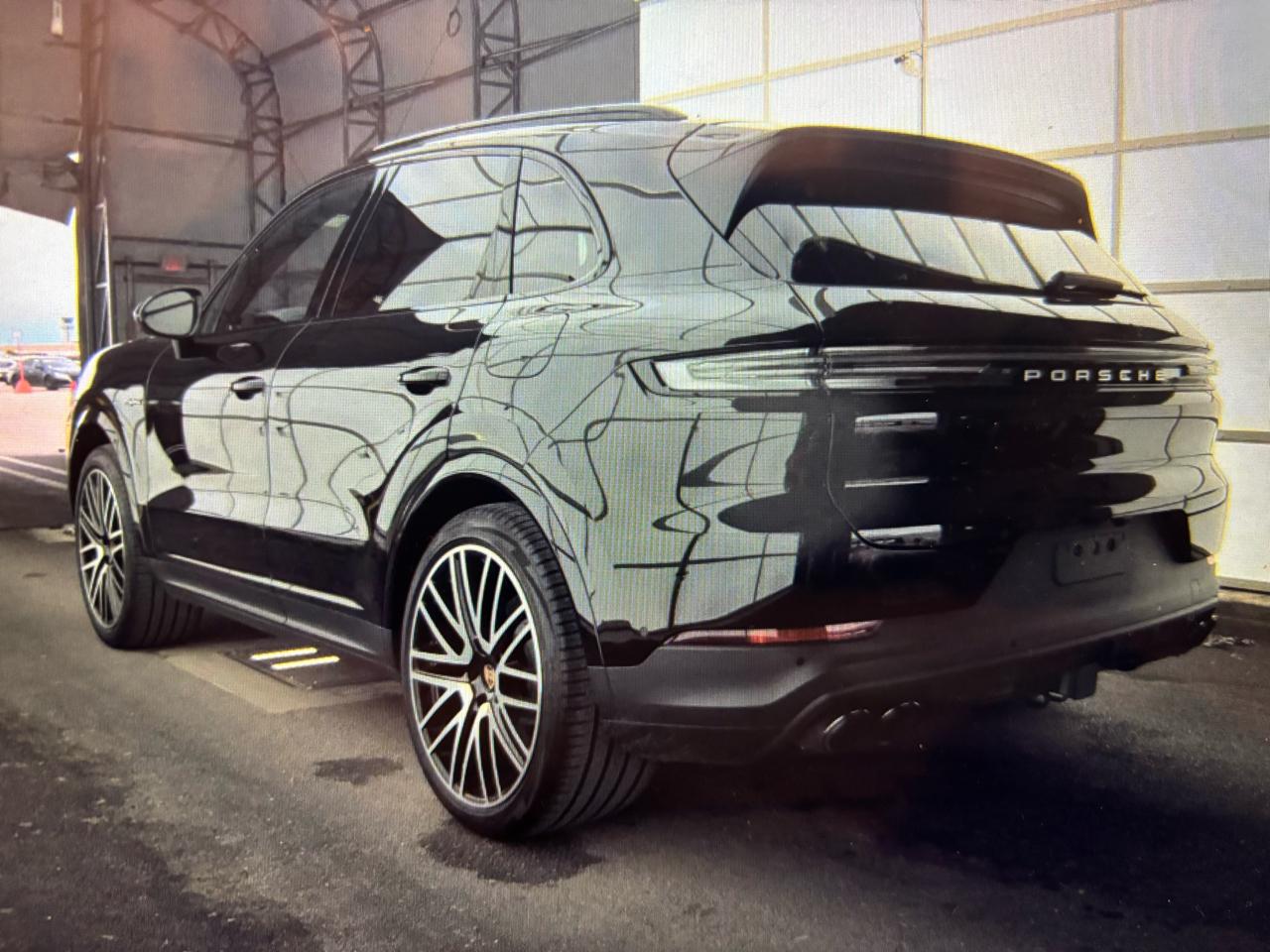 Porsche Cayenne E-Hybrid AWD 2025