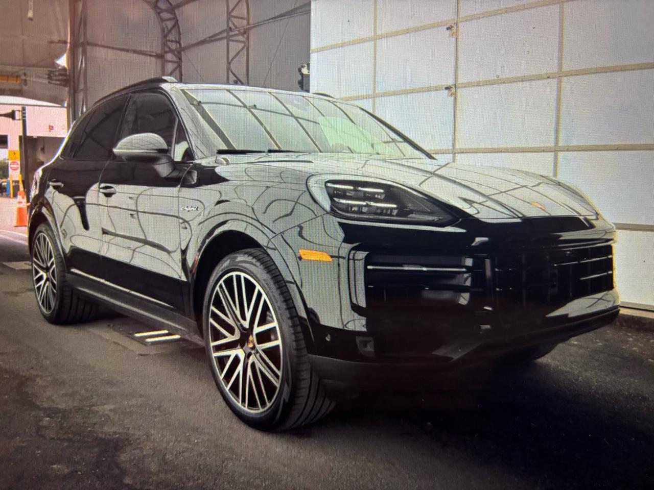 Porsche Cayenne E-Hybrid AWD 2025