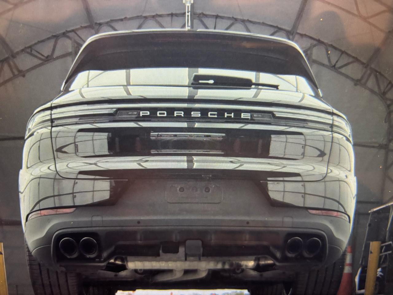 Porsche Cayenne E-Hybrid AWD 2025