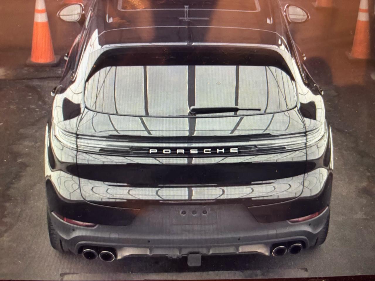Porsche Cayenne E-Hybrid AWD 2025