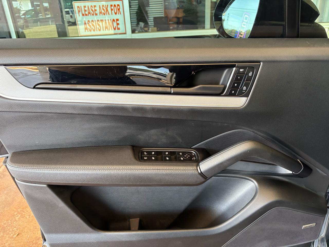 2025 Porsche Cayenne E-Hybrid - Photo 22