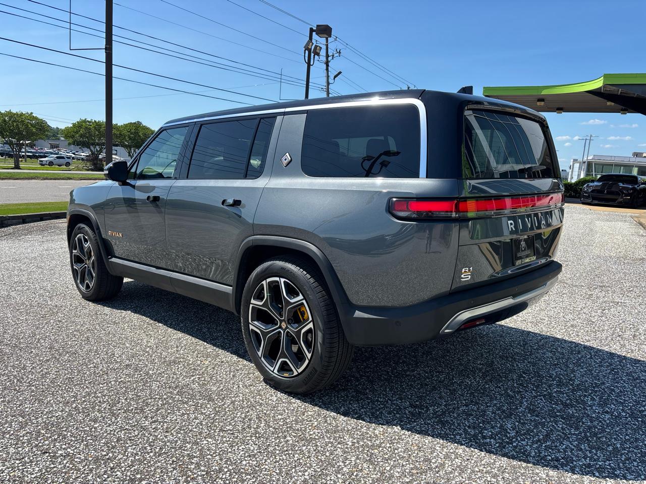 Rivian R1S Adventure Quad-Motor Large Pack 2024