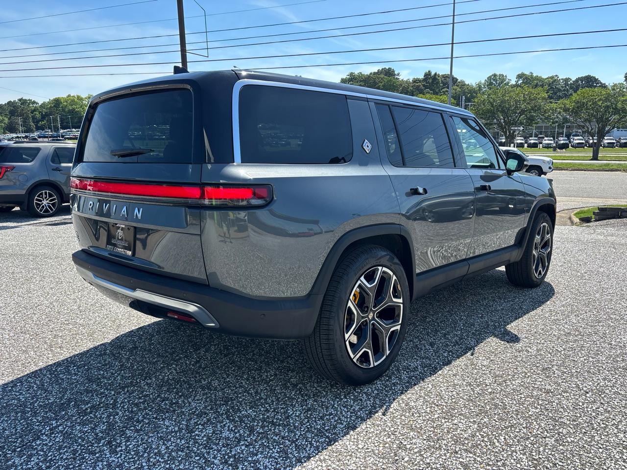 Rivian R1S Adventure Quad-Motor Large Pack 2024