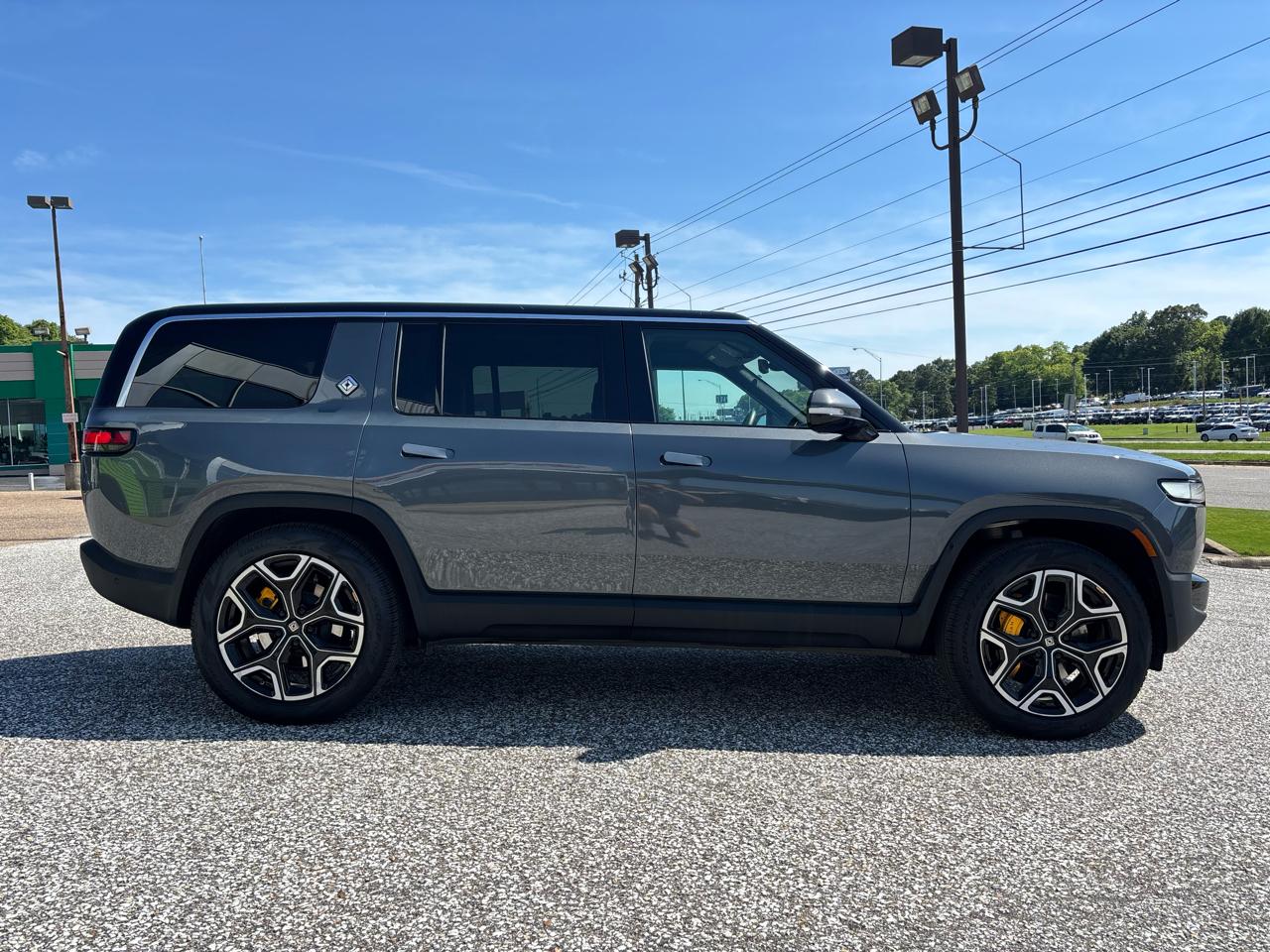 Rivian R1S Adventure Quad-Motor Large Pack 2024
