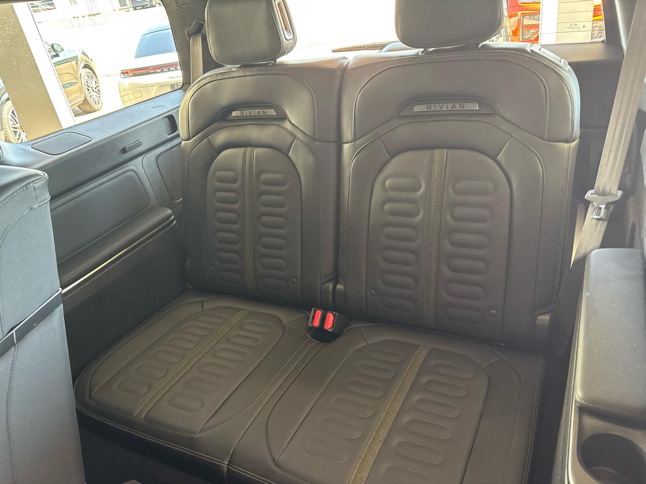 Rivian R1S Adventure Quad-Motor Large Pack 2024