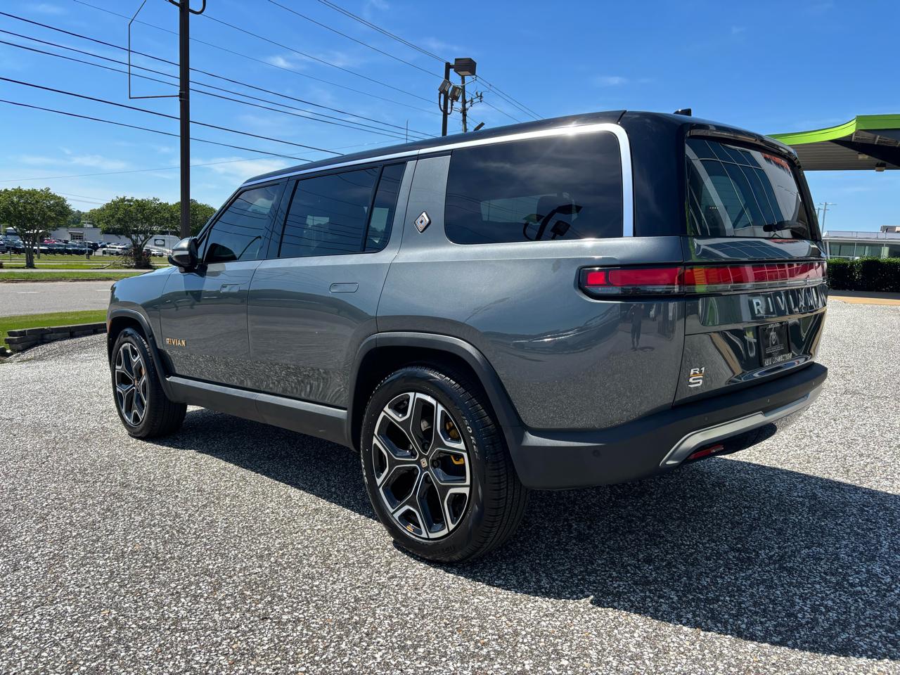 Rivian R1S Adventure Quad-Motor Large Pack 2024