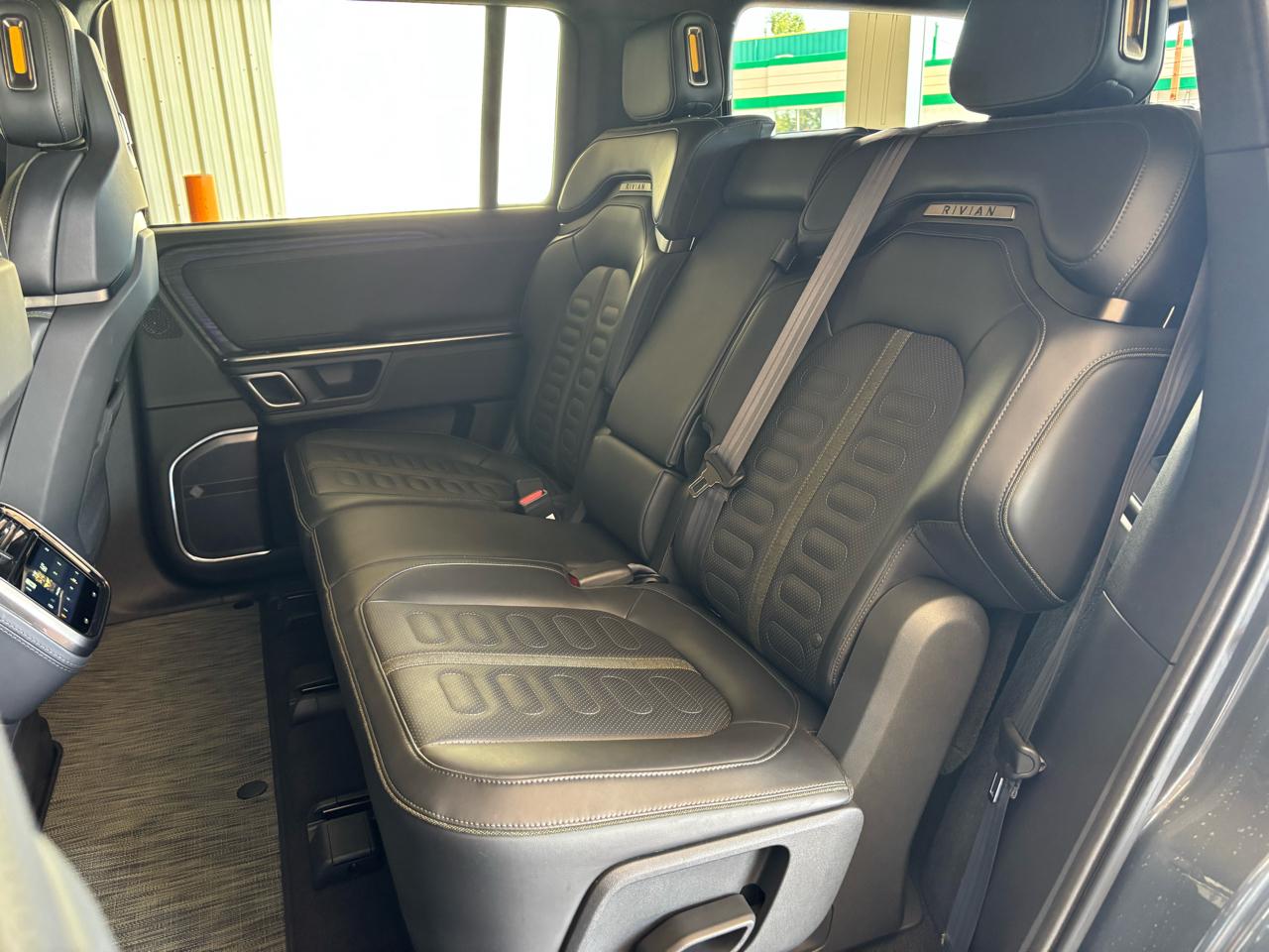 Rivian R1S Adventure Quad-Motor Large Pack 2024