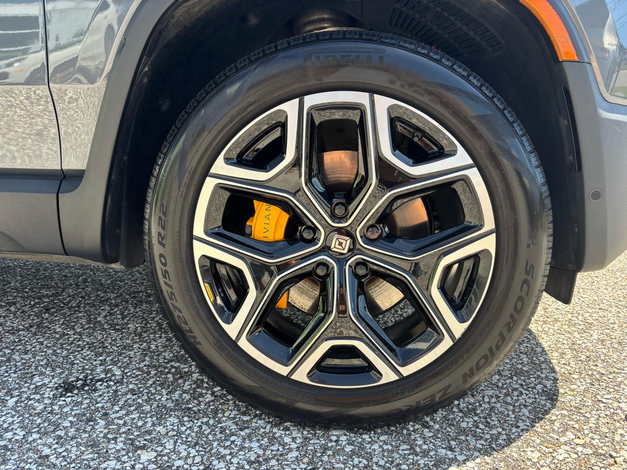 Rivian R1S Adventure Quad-Motor Large Pack 2024