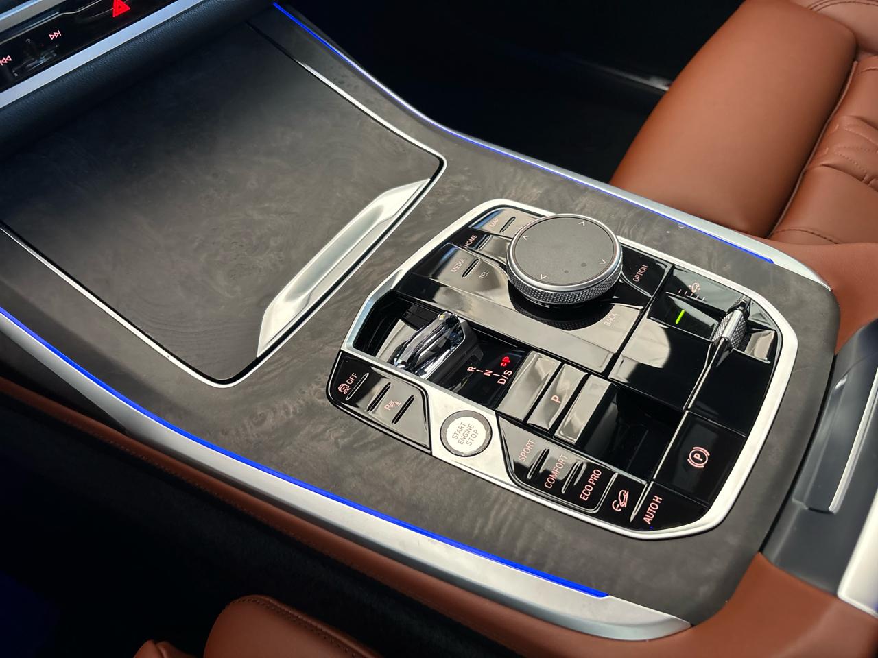 BMW X7 xDrive40i Sports Activity Vehicle 2026