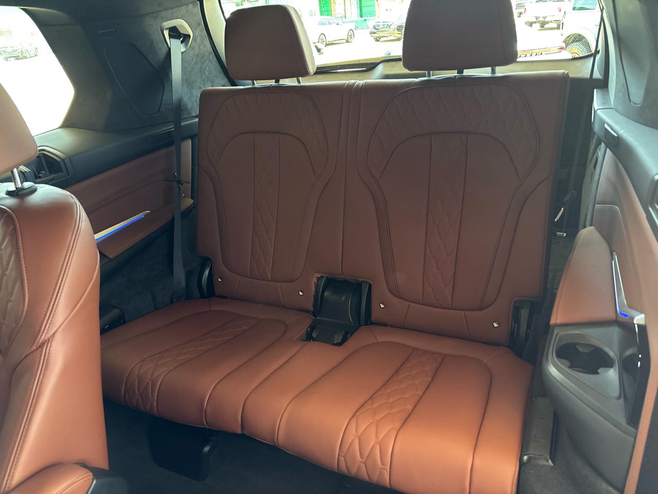 BMW X7 xDrive40i Sports Activity Vehicle 2026