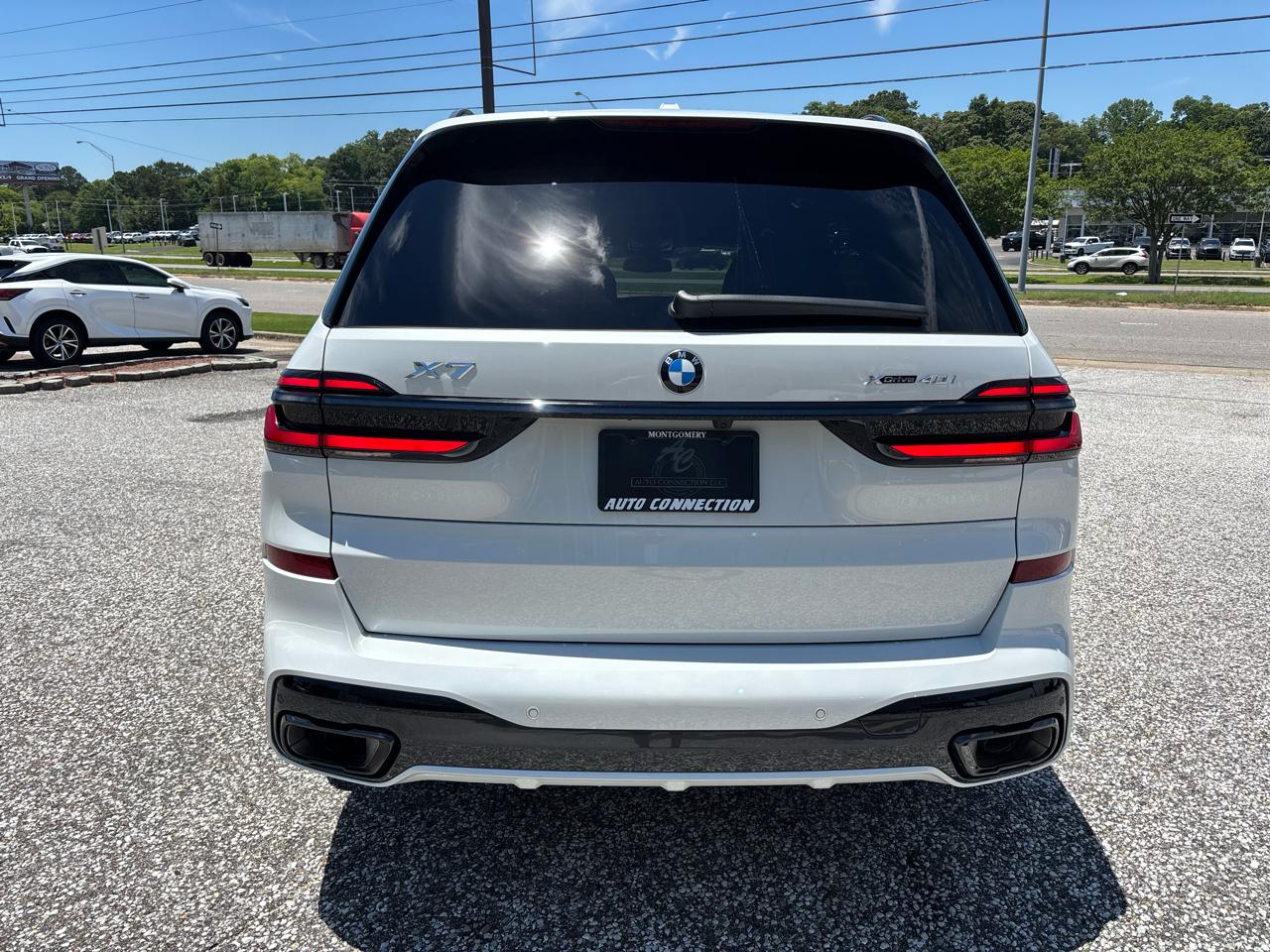 BMW X7 xDrive40i Sports Activity Vehicle 2026