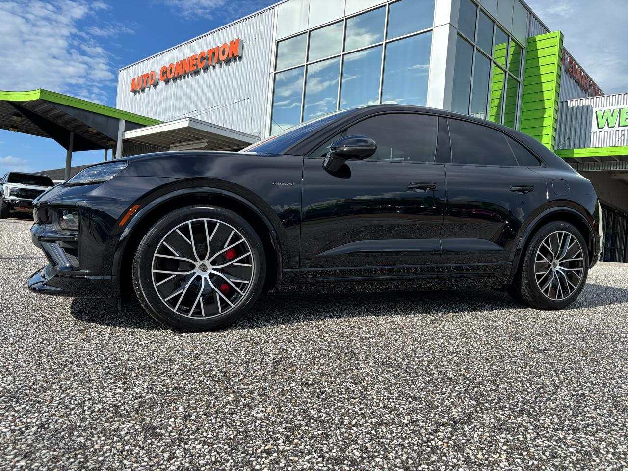 Porsche Macan Electric Turbo AWD 2024