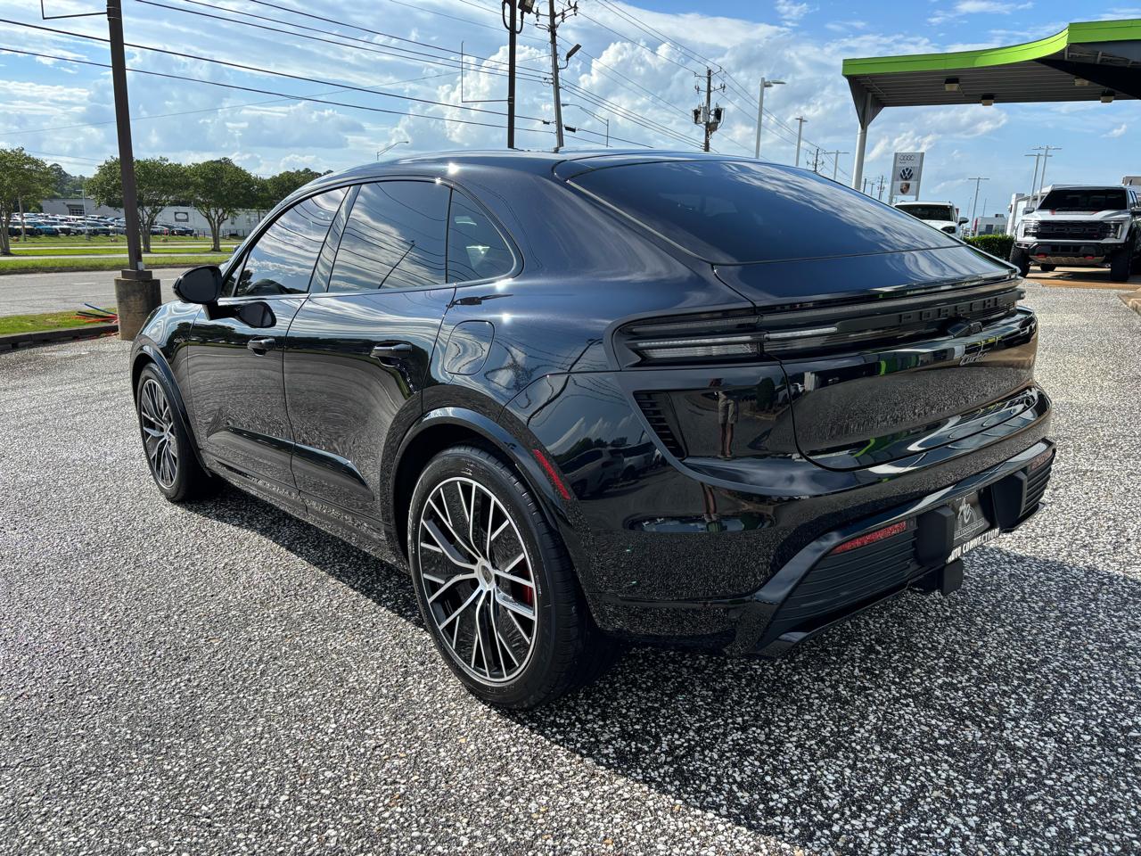 Porsche Macan Electric Turbo AWD 2024