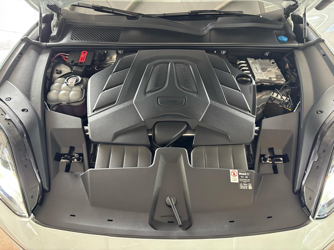 Porsche Cayenne AWD 2025