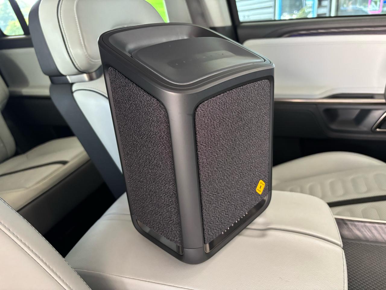 Rivian R1S Adventure Quad-Motor Large Pack 2024