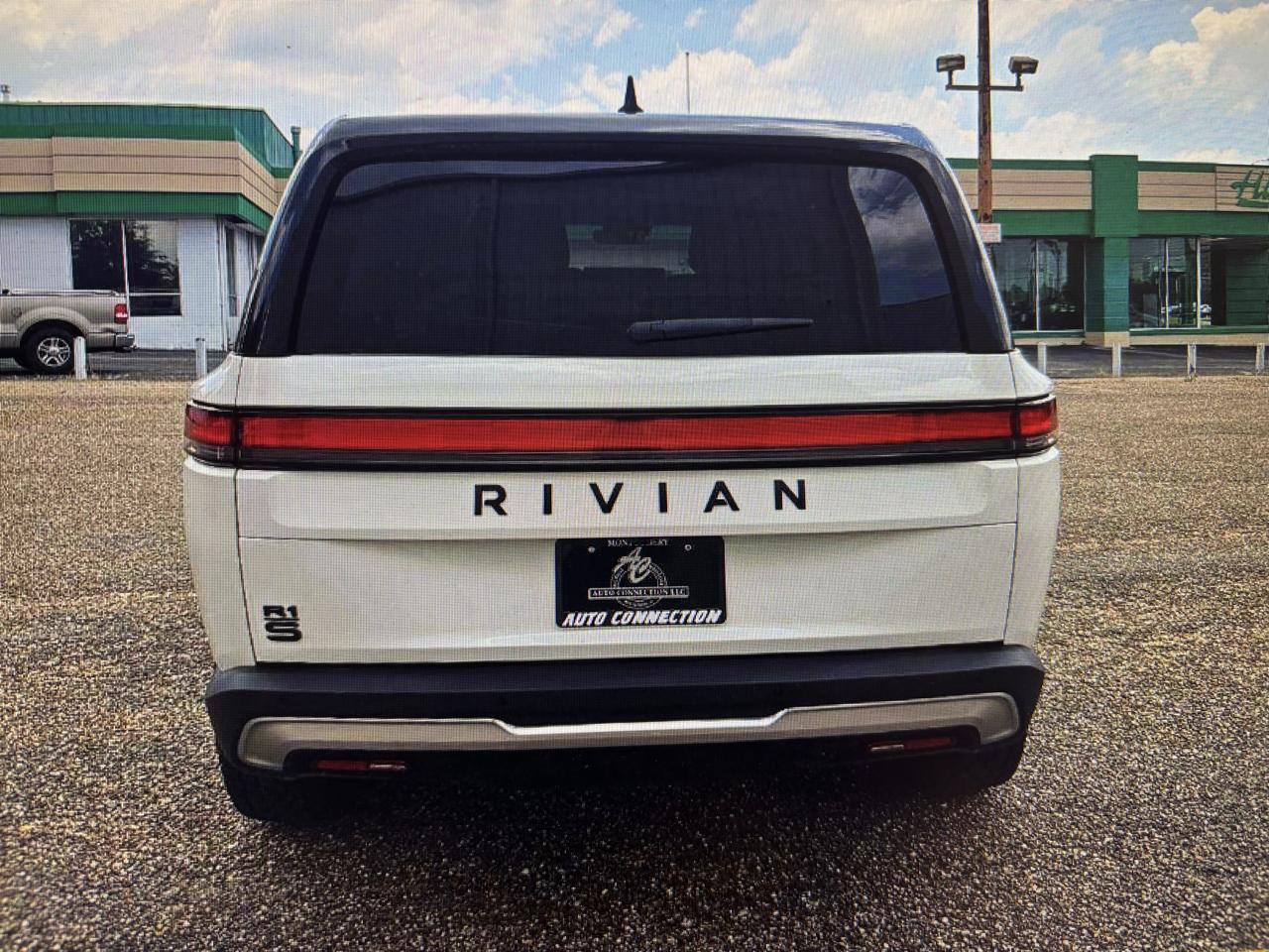 Rivian R1S Adventure Quad-Motor Large Pack 2024