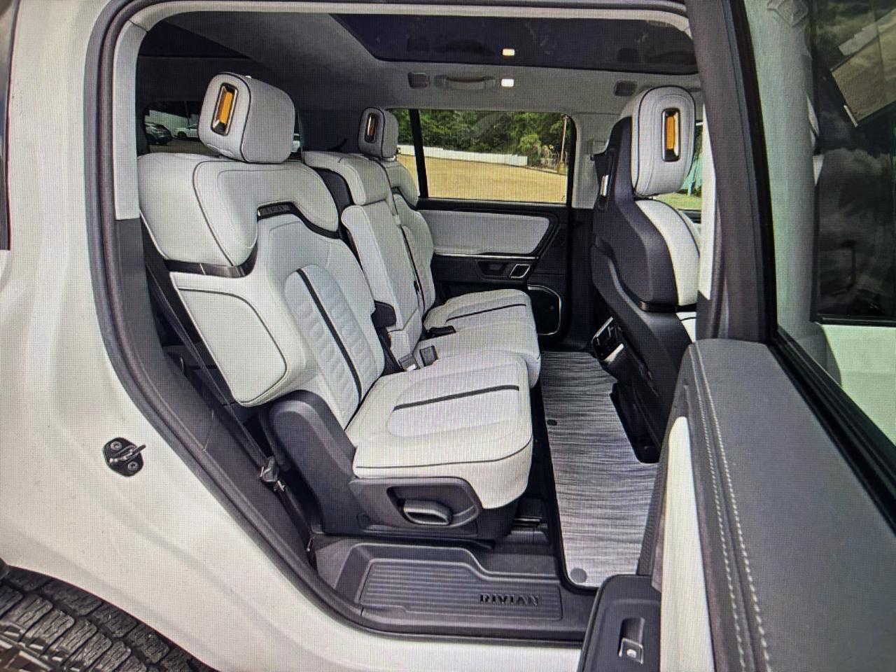 Rivian R1S Adventure Quad-Motor Large Pack 2024
