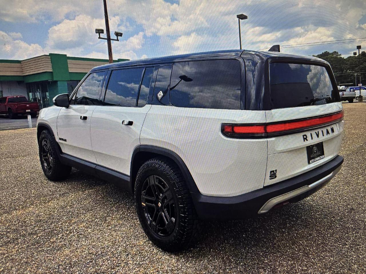 Rivian R1S Adventure Quad-Motor Large Pack 2024