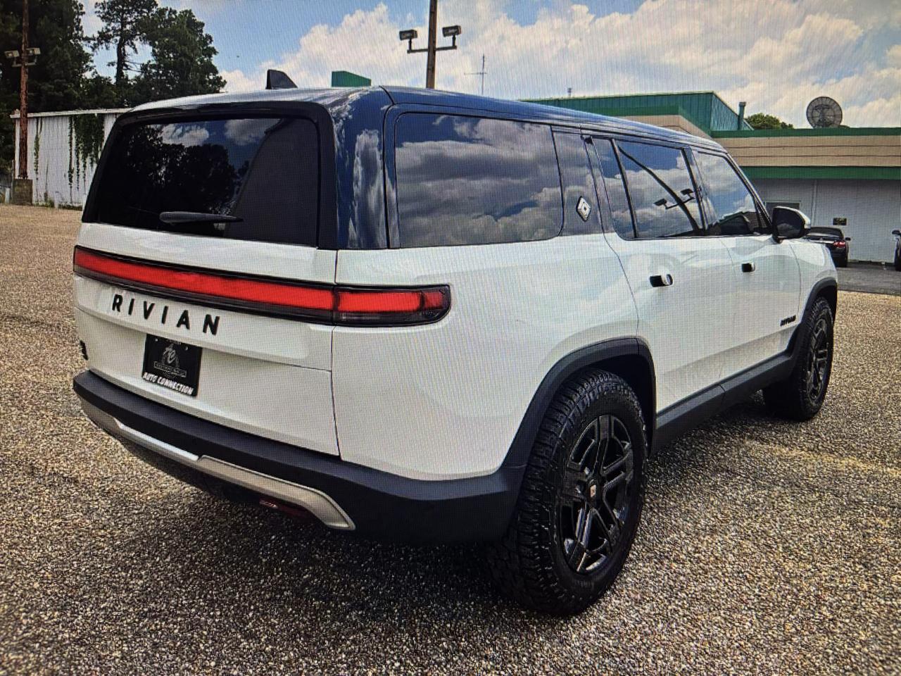 Rivian R1S Adventure Quad-Motor Large Pack 2024