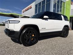 2024 Rivian R1S 