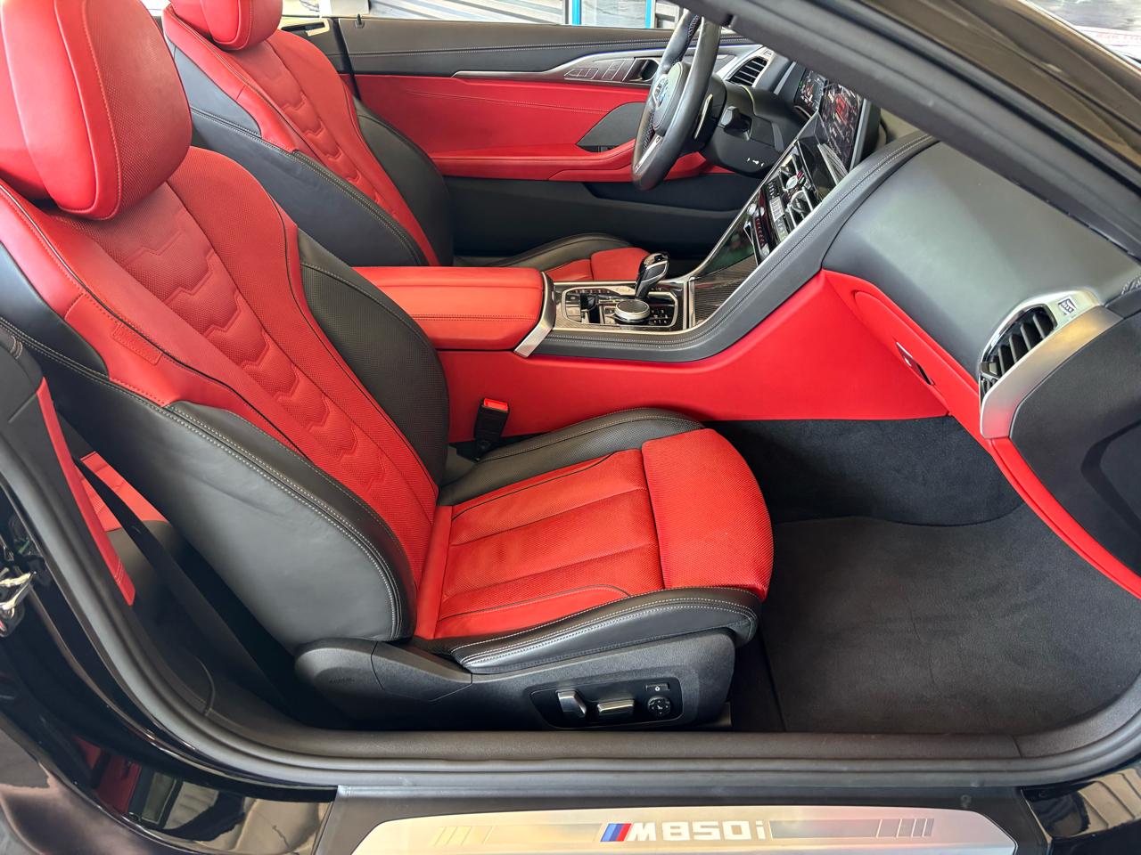 BMW 8 Series M850i xDrive Convertible 2024